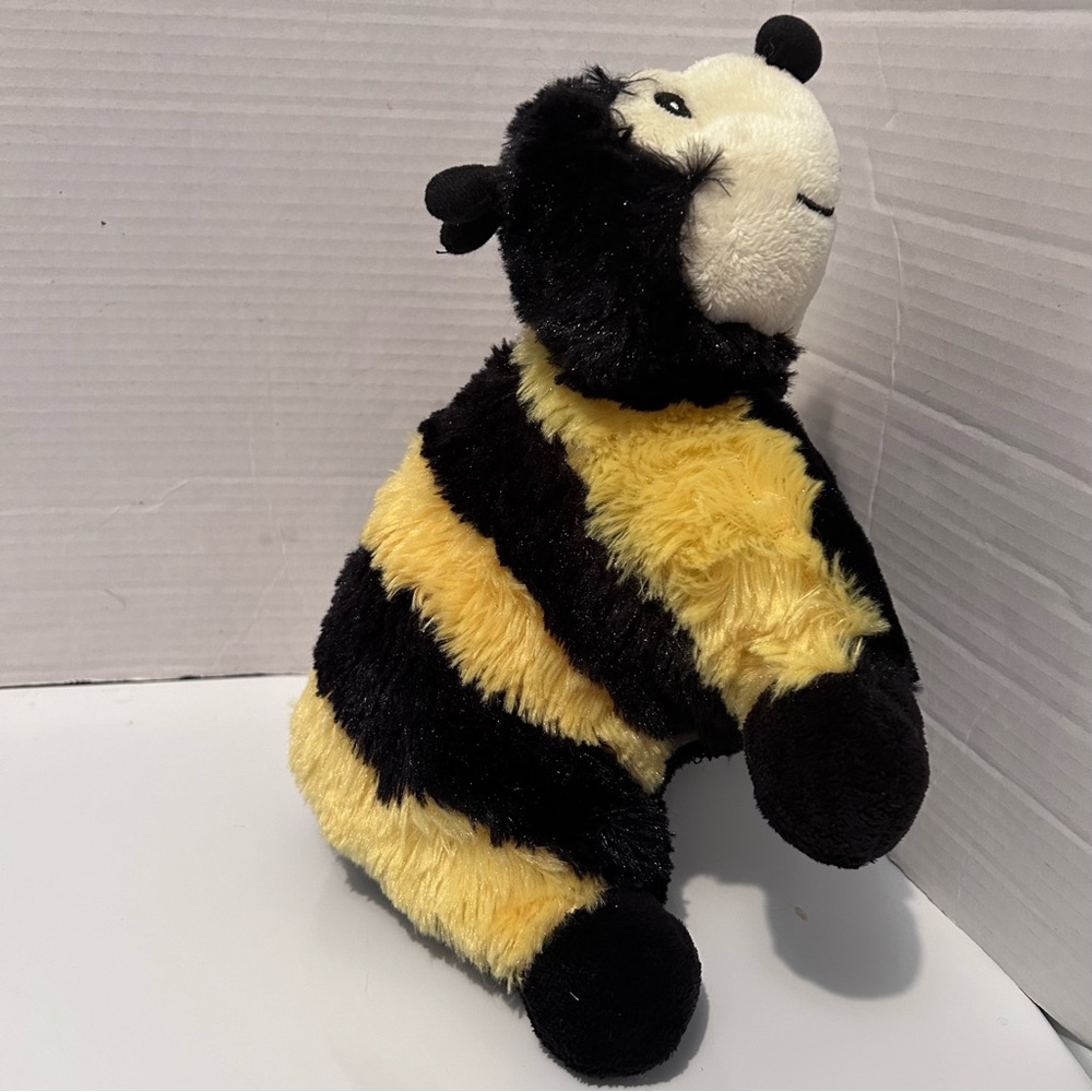 Pillow Chums bumble bee 🐝13” x 13”